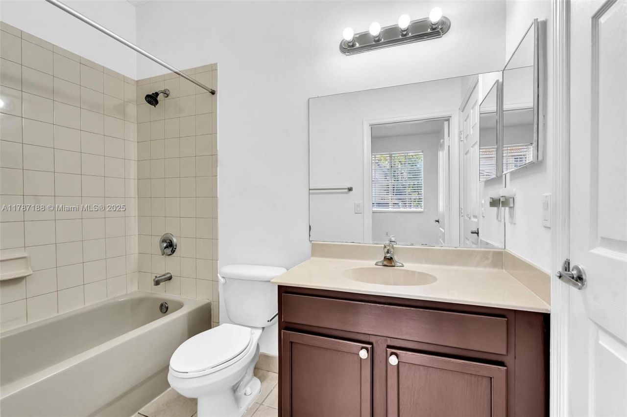 21205 NW 14 Pl, Unit 819, Miami Gardens, FL 33169 Photo