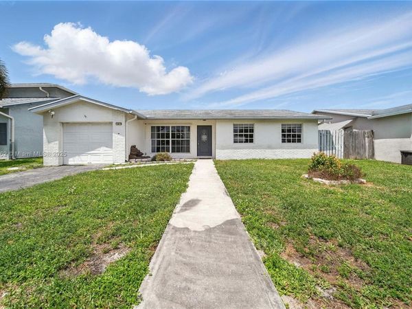 11641 NW 42nd St, Sunrise, FL 33323