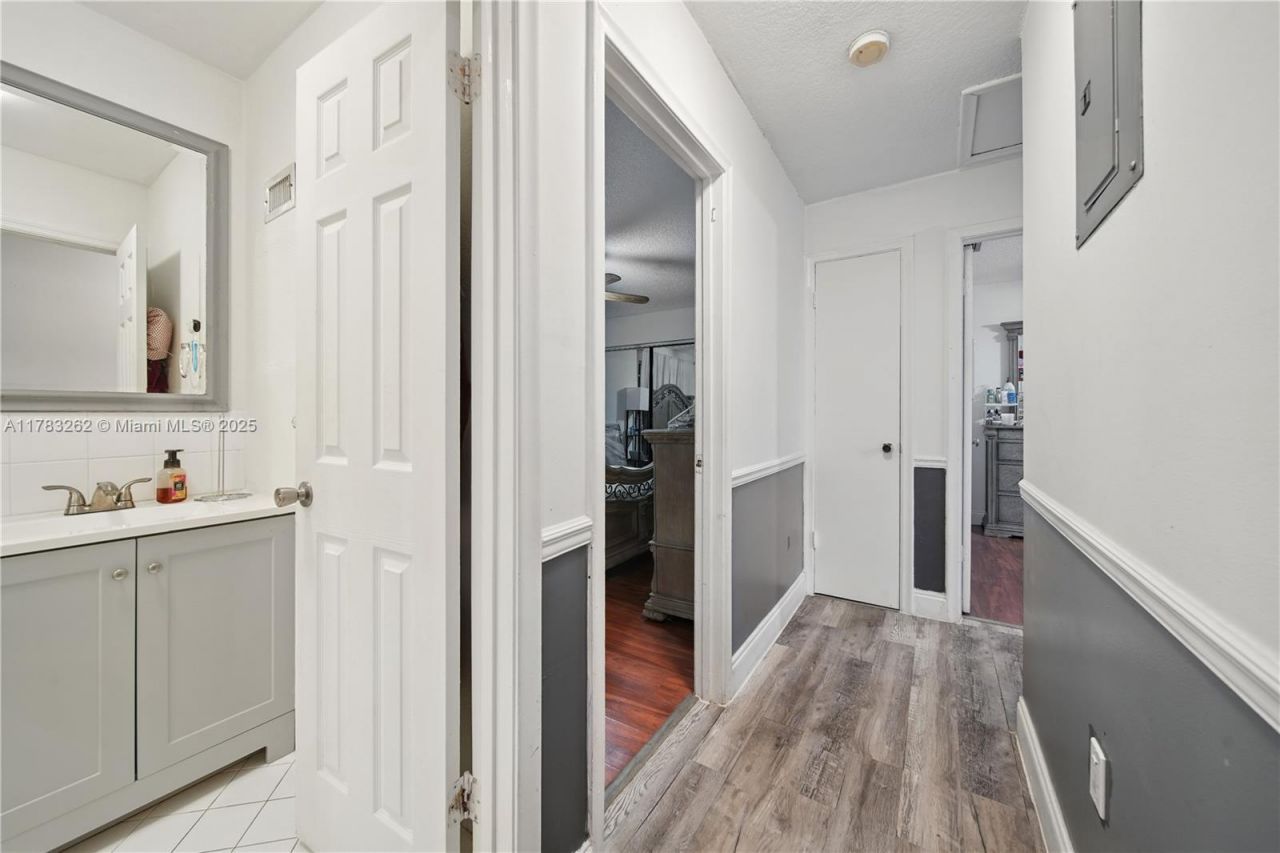 11641 NW 42nd St, Sunrise, FL 33323 Photo