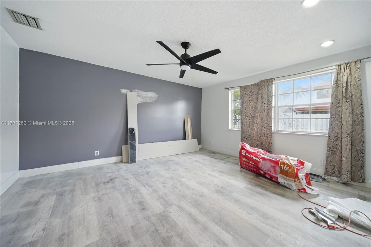 11641 NW 42nd St, Sunrise, FL 33323 Photo