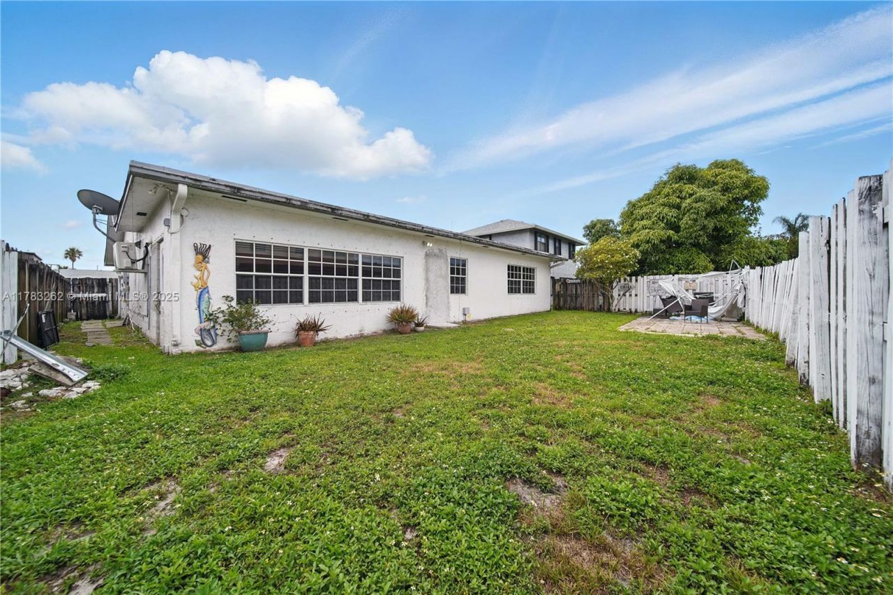 11641 NW 42nd St, Sunrise, FL 33323 Photo