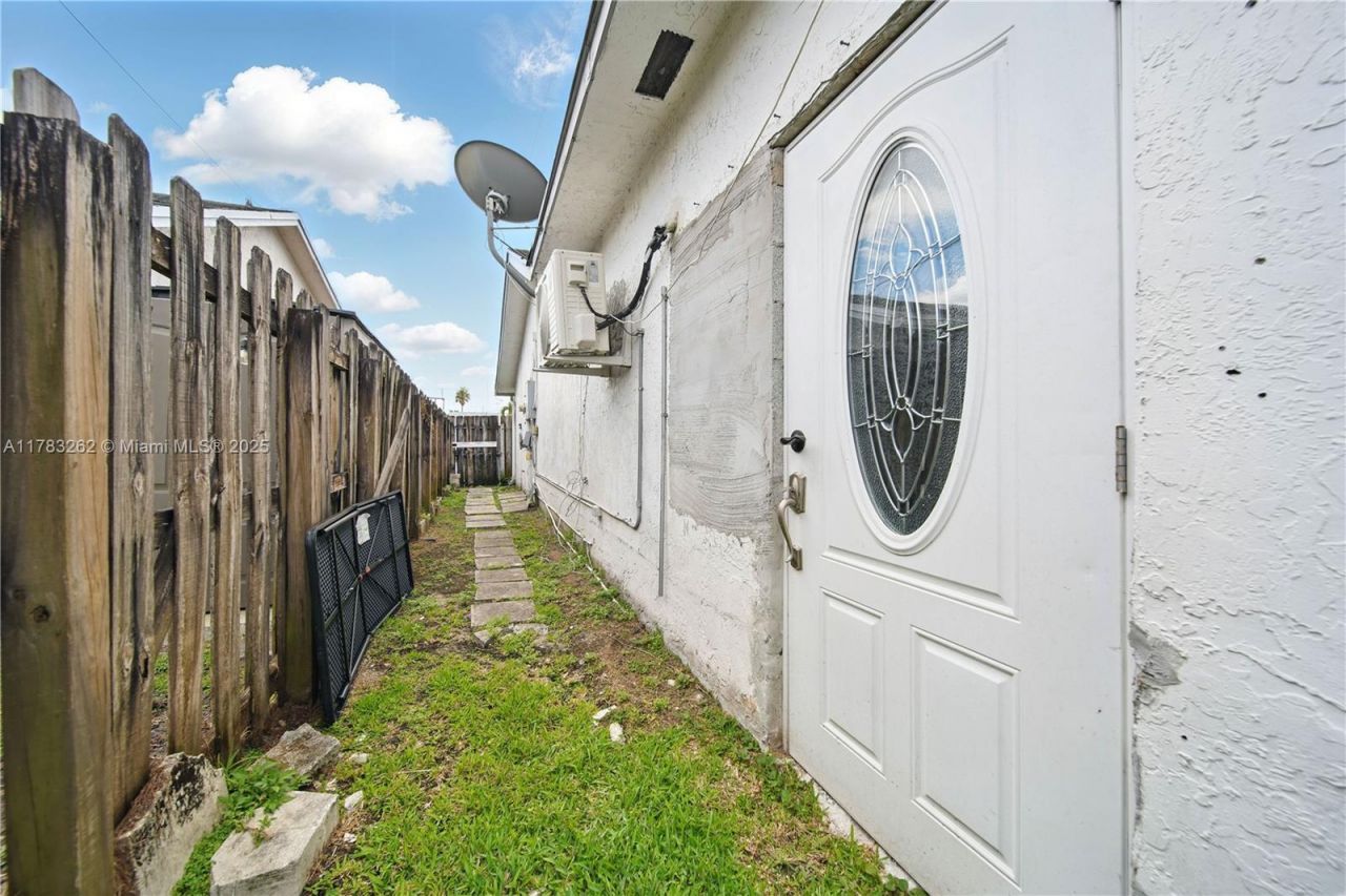 11641 NW 42nd St, Sunrise, FL 33323 Photo