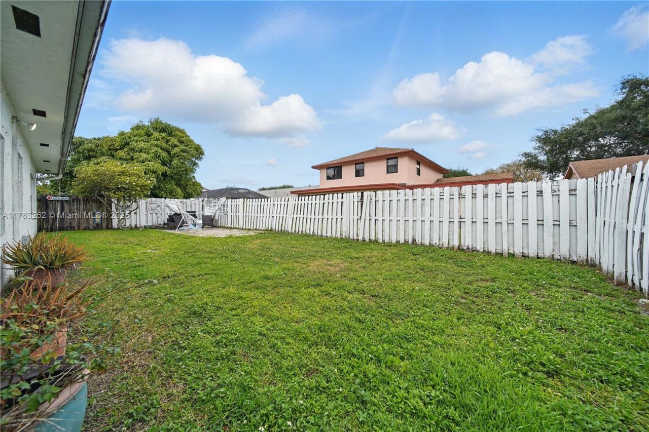 11641 NW 42nd St, Sunrise, FL 33323 Photo