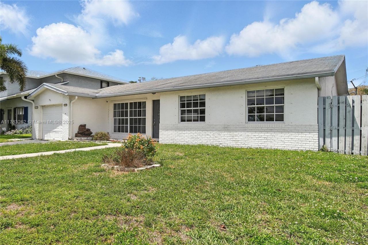 11641 NW 42nd St, Sunrise, FL 33323 Photo