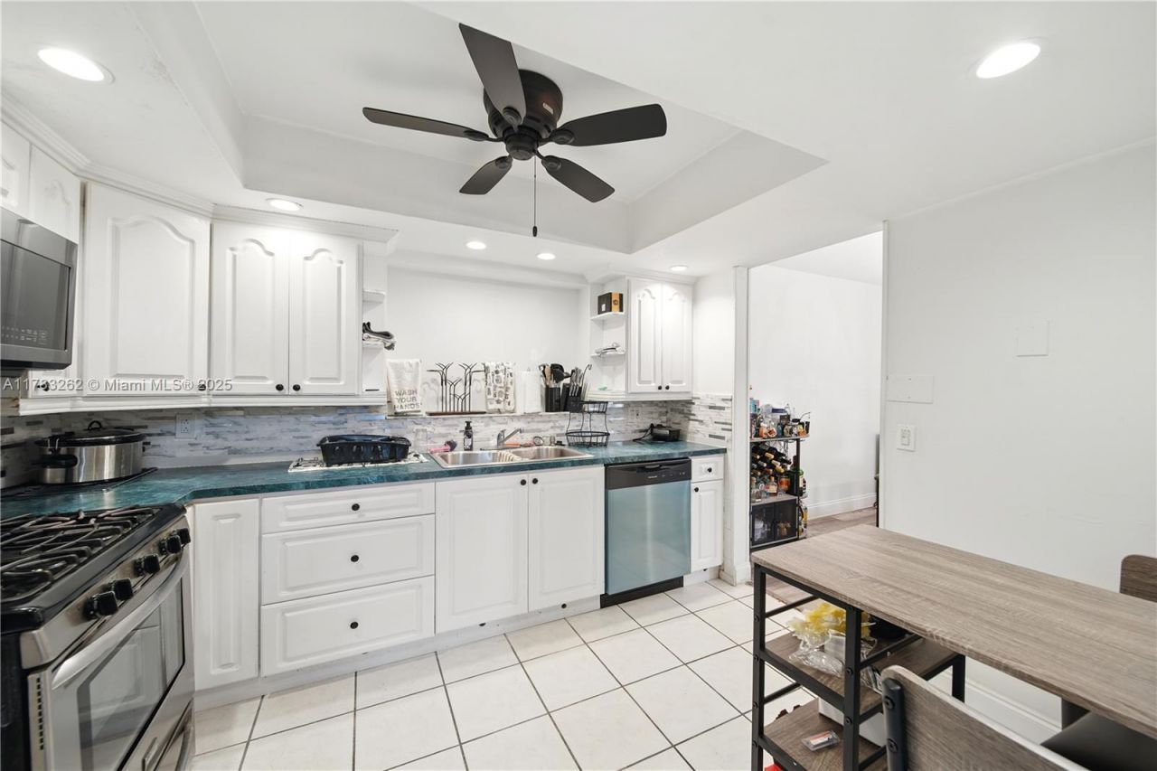 11641 NW 42nd St, Sunrise, FL 33323 Photo