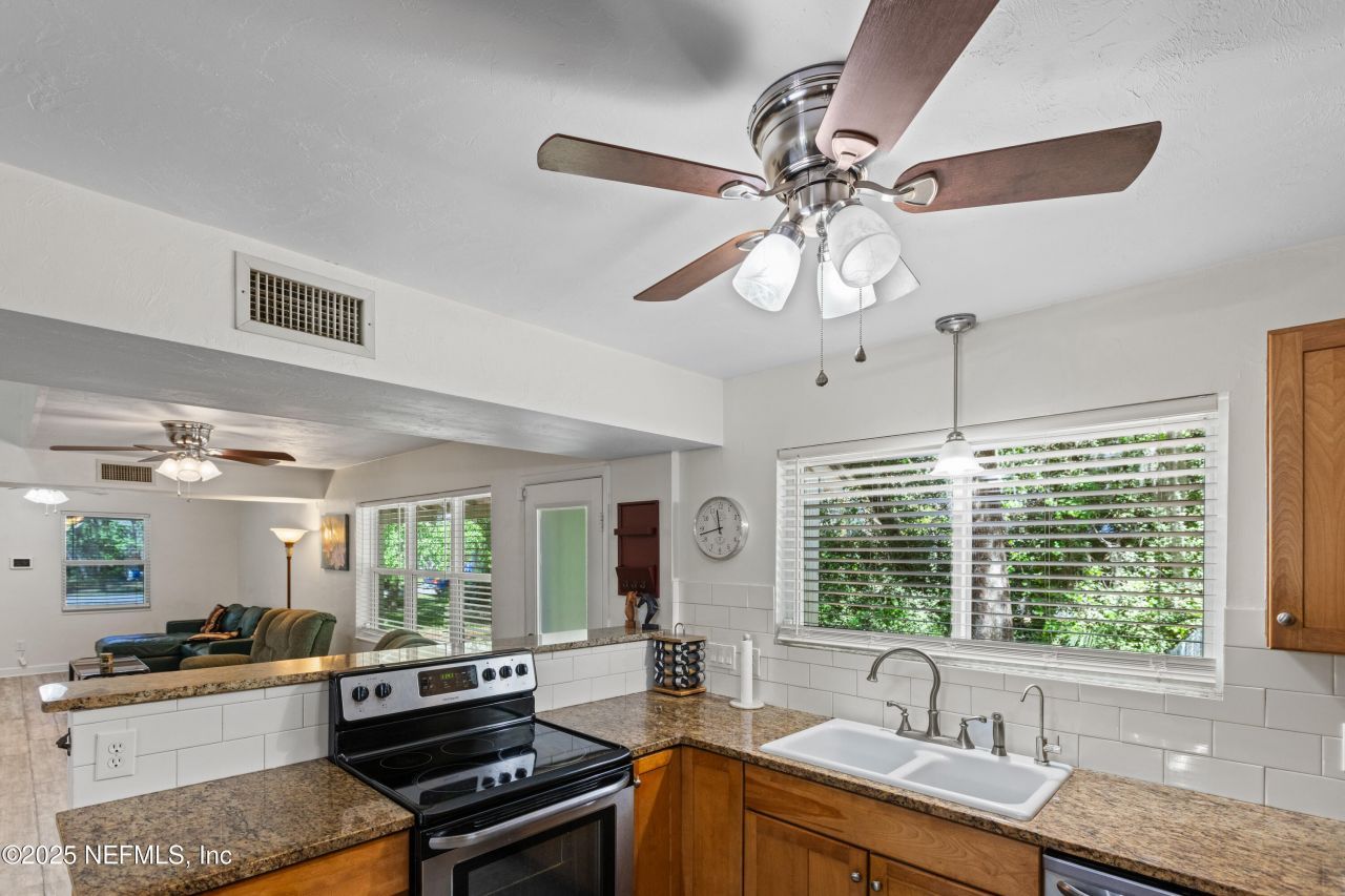 303 SE 3rd Avenue, Melrose, FL 32666 Photo