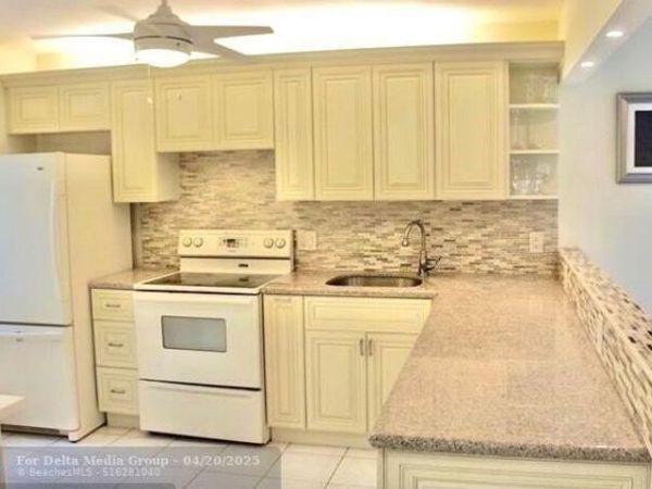 8535 Casa Del Lago, Unit A, Boca Raton, FL 33433