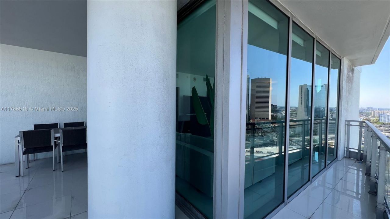 90 SW 3rd St, Unit 2204, Miami, FL 33130 Photo