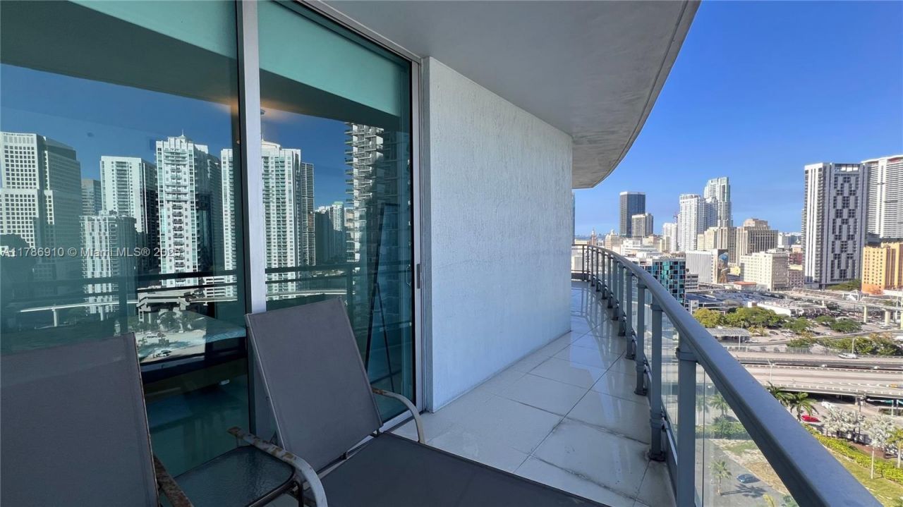 90 SW 3rd St, Unit 2204, Miami, FL 33130 Photo