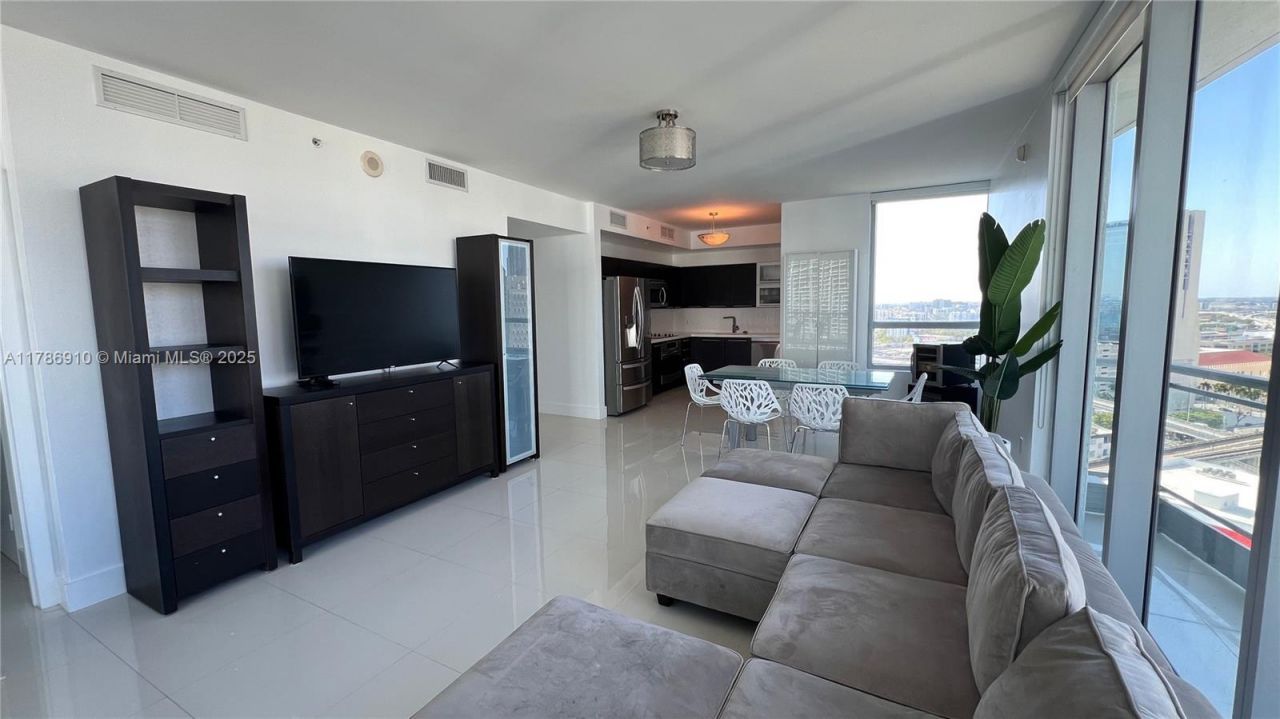 90 SW 3rd St, Unit 2204, Miami, FL 33130 Photo