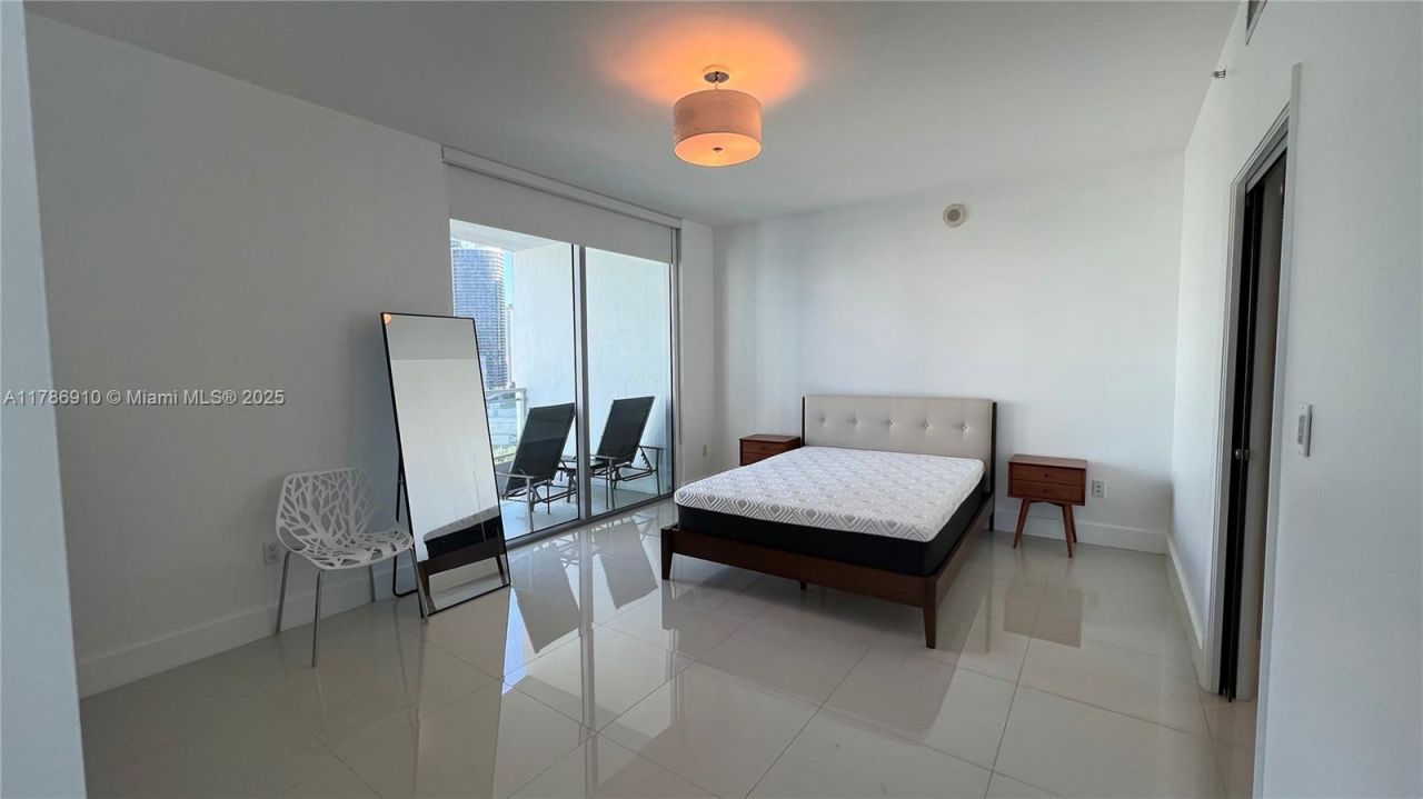 90 SW 3rd St, Unit 2204, Miami, FL 33130 Photo