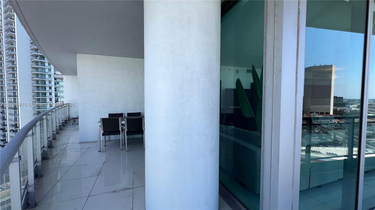 90 SW 3rd St, Unit 2204, Miami, FL 33130 Photo