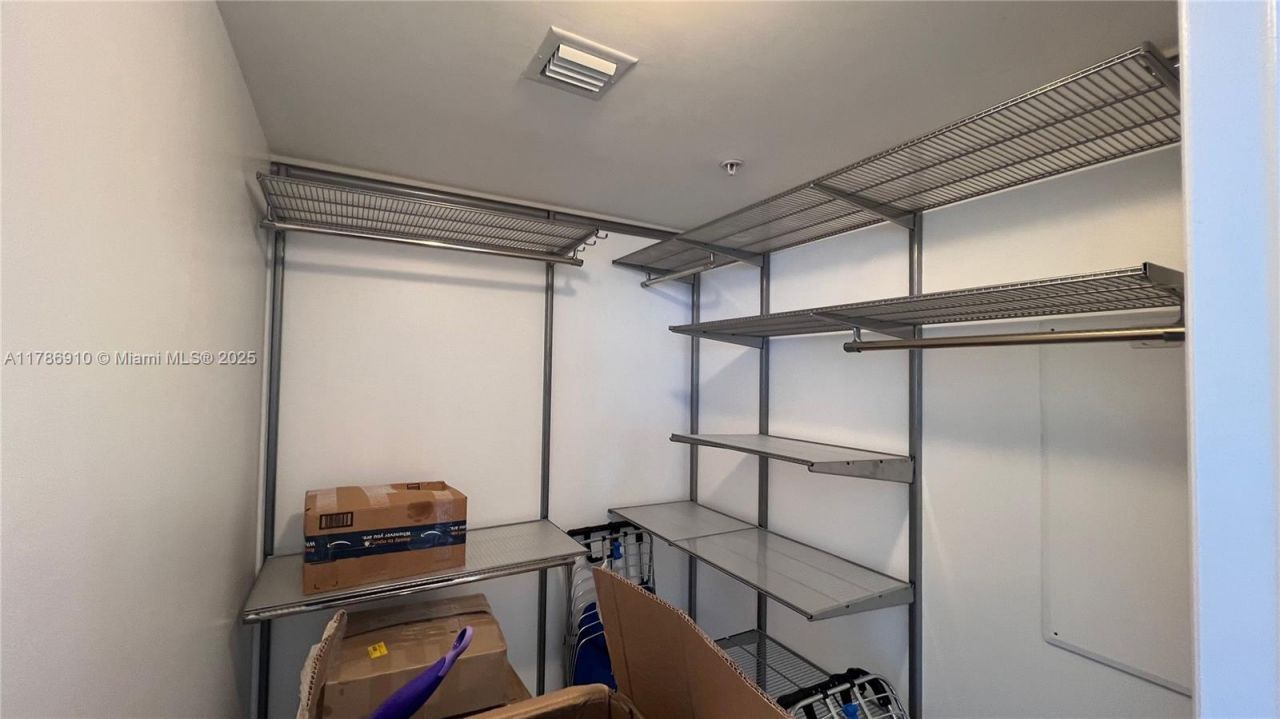 90 SW 3rd St, Unit 2204, Miami, FL 33130 Photo