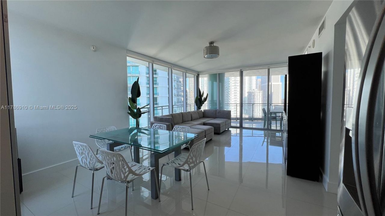 90 SW 3rd St, Unit 2204, Miami, FL 33130 Photo