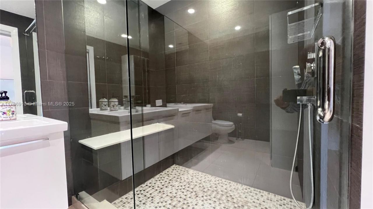 90 SW 3rd St, Unit 2204, Miami, FL 33130 Photo