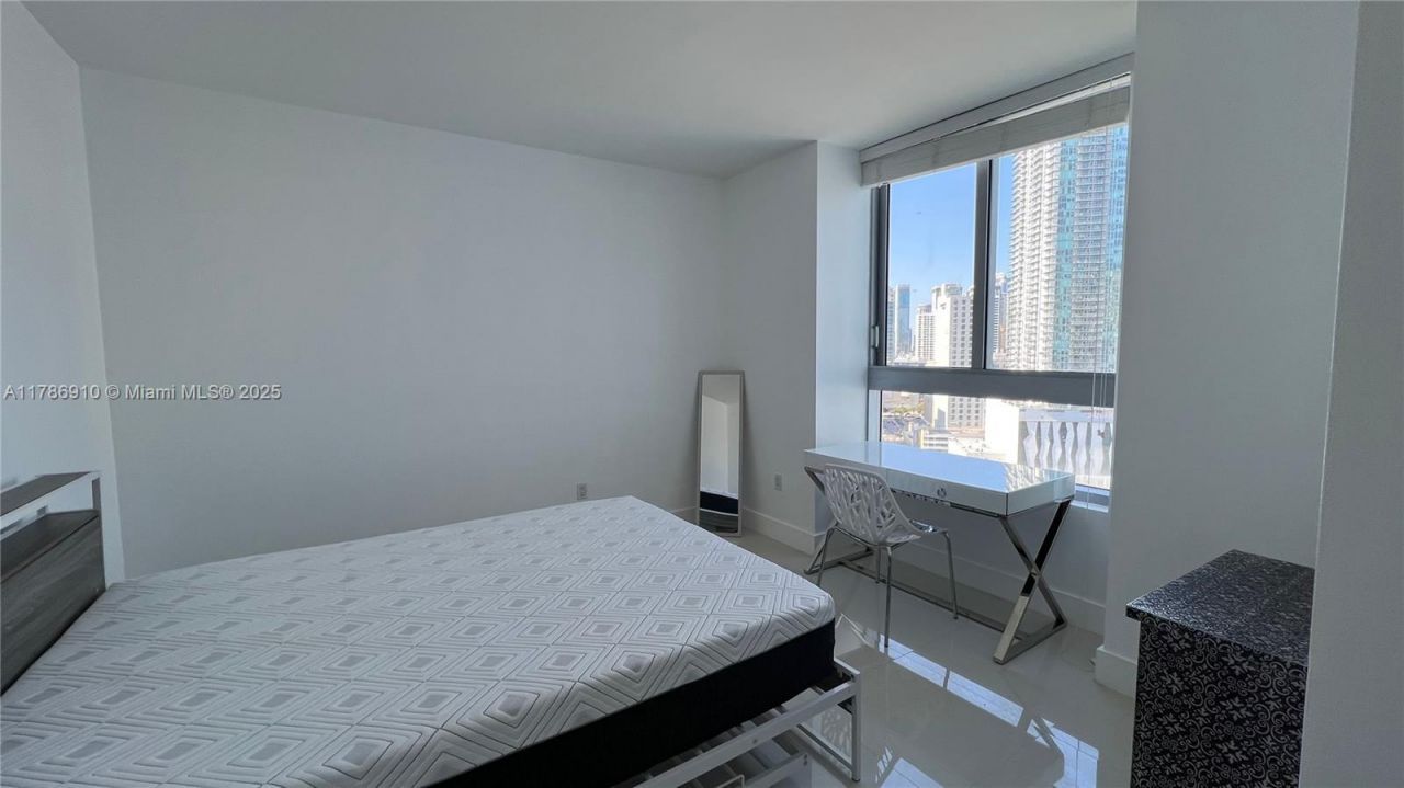 90 SW 3rd St, Unit 2204, Miami, FL 33130 Photo