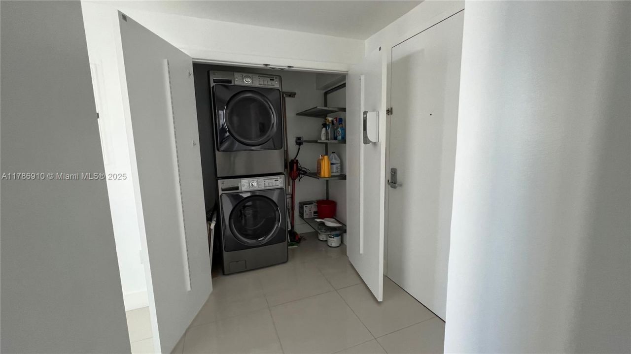 90 SW 3rd St, Unit 2204, Miami, FL 33130 Photo