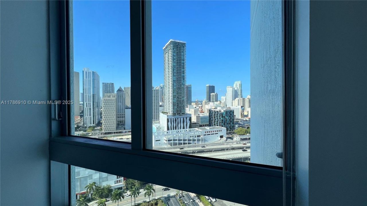 90 SW 3rd St, Unit 2204, Miami, FL 33130 Photo