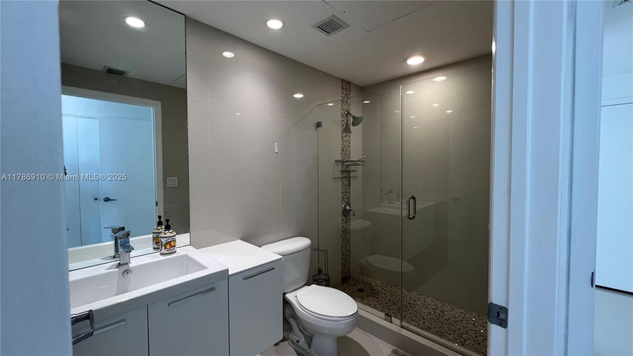 90 SW 3rd St, Unit 2204, Miami, FL 33130 Photo