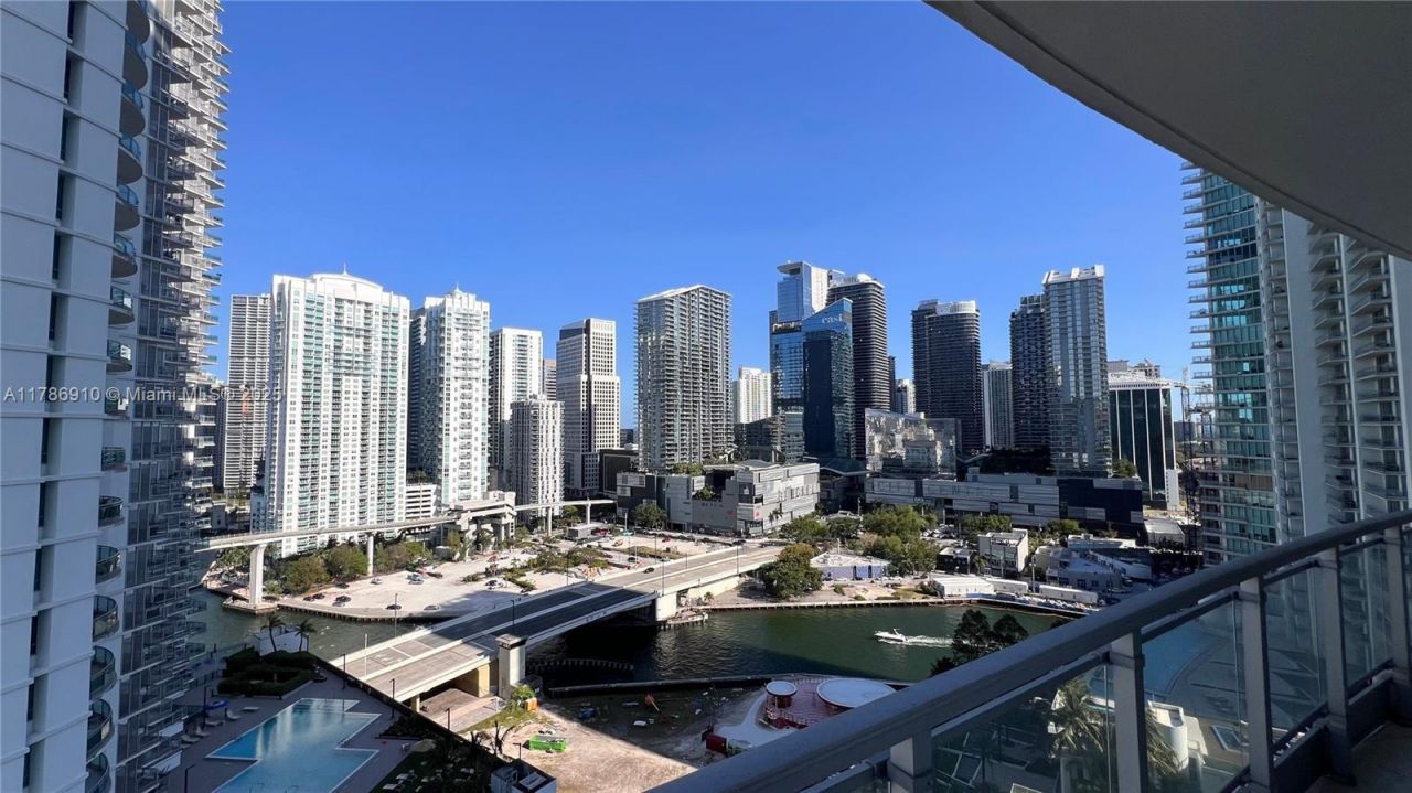 90 SW 3rd St, Unit 2204, Miami, FL 33130 Photo