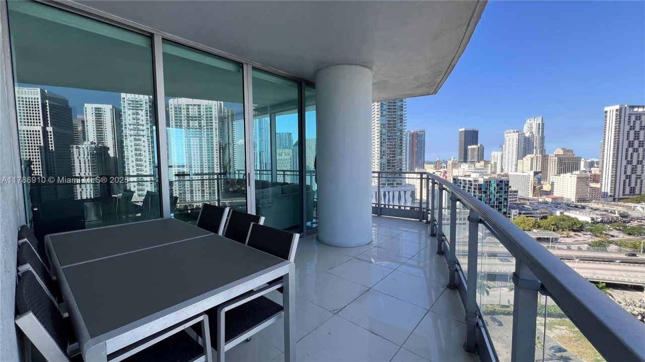 90 SW 3rd St, Unit 2204, Miami, FL 33130 Photo