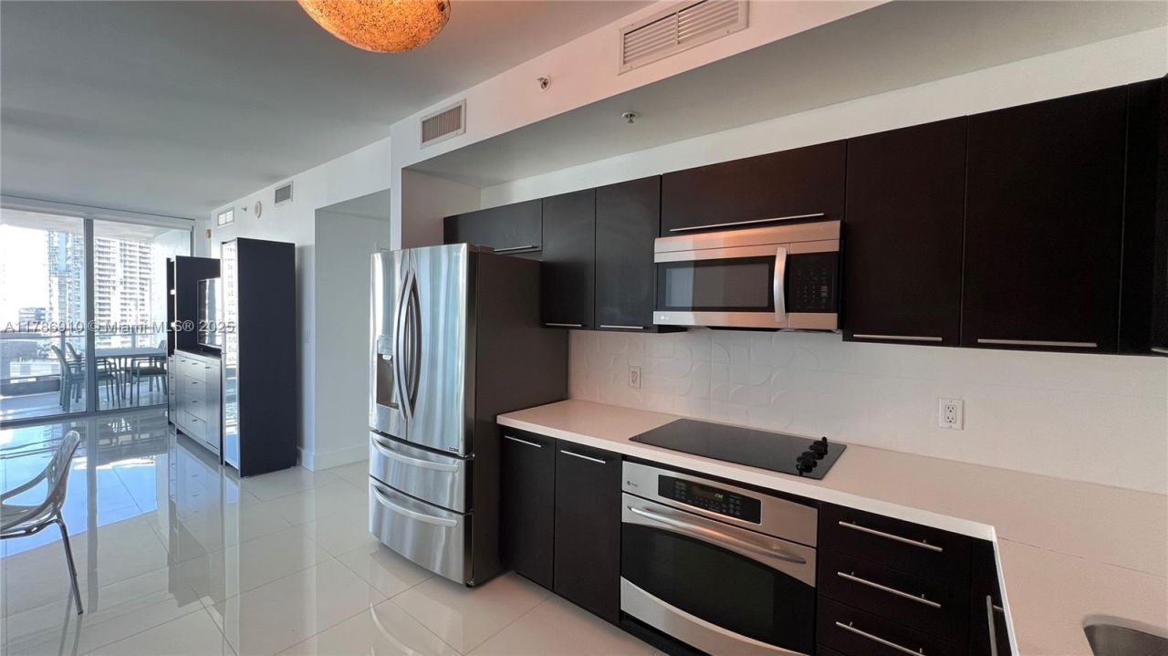 90 SW 3rd St, Unit 2204, Miami, FL 33130 Photo