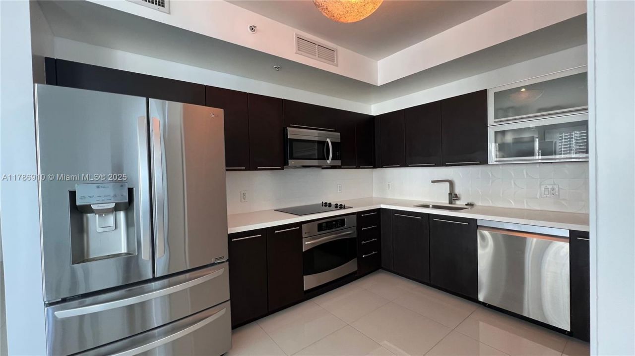 90 SW 3rd St, Unit 2204, Miami, FL 33130 Photo