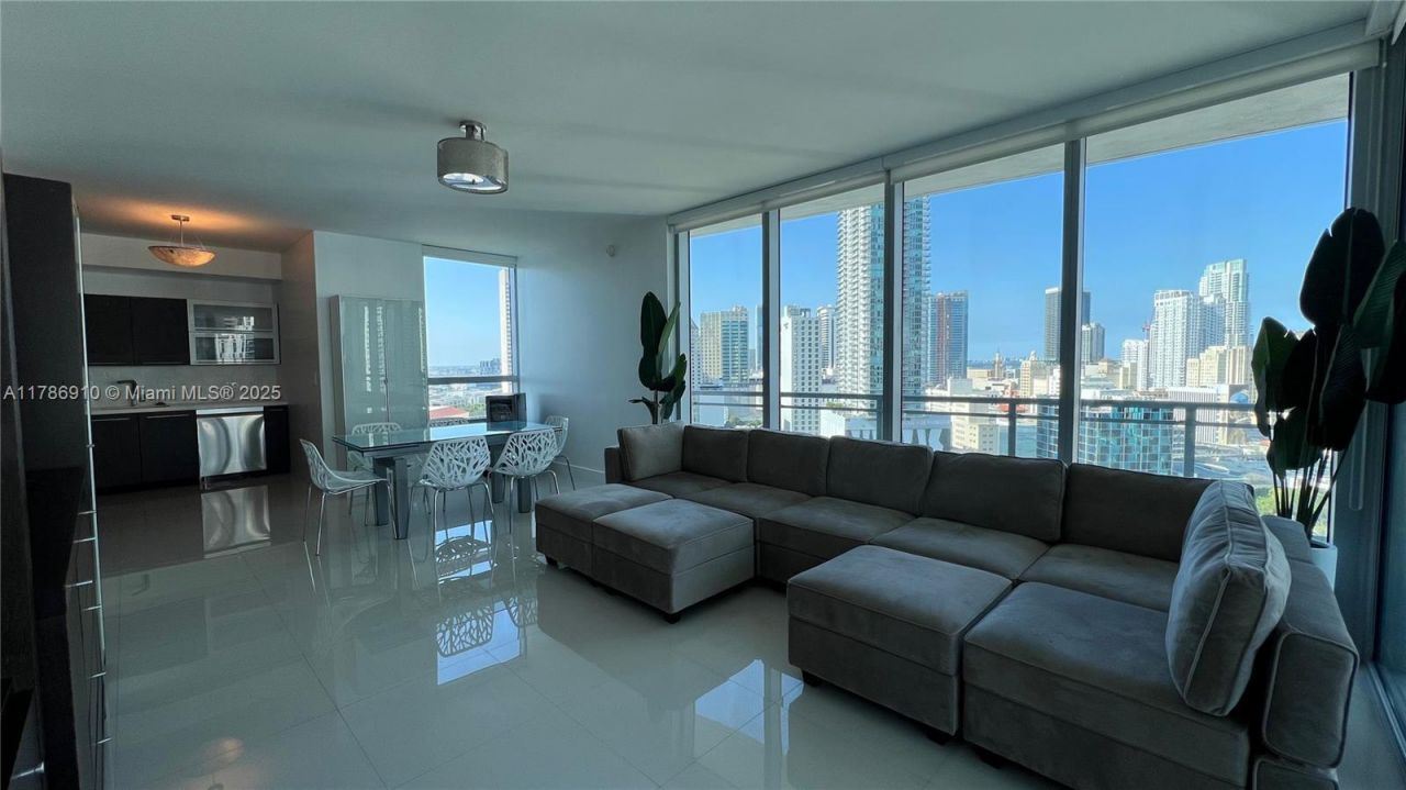 90 SW 3rd St, Unit 2204, Miami, FL 33130 Photo