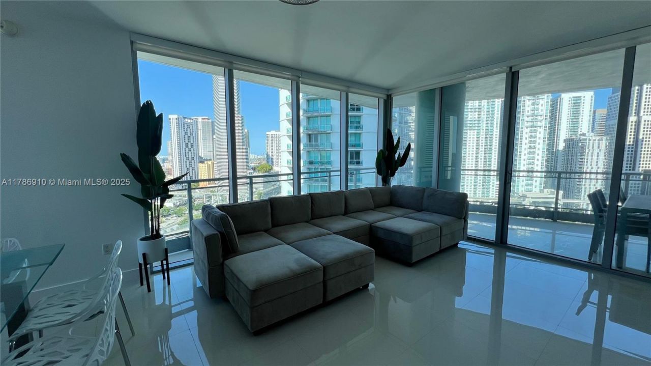 90 SW 3rd St, Unit 2204, Miami, FL 33130 Photo