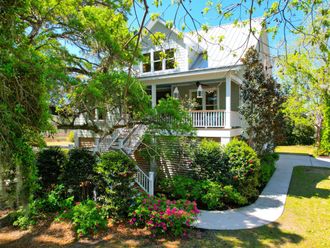 29 Morrison Avenue Mcclellanville, SC 29458