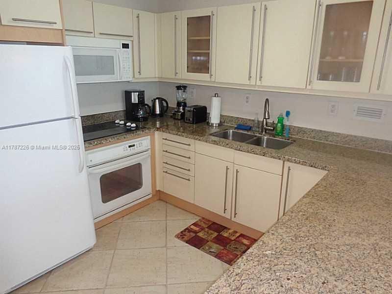 2301 Collins Av, Unit 1221, Miami Beach, FL 33139 Photo