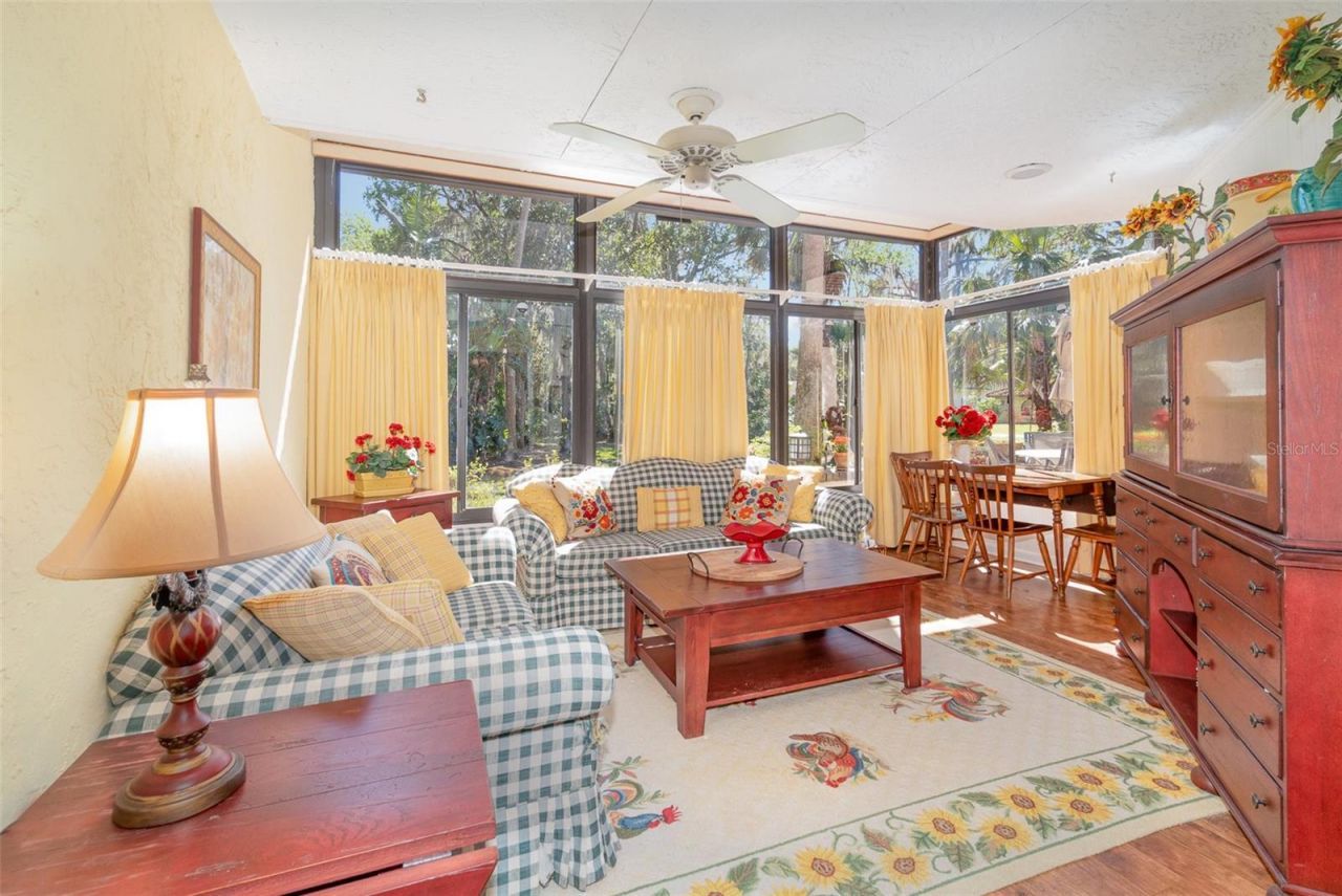 702 Clusterwood Drive, Yalaha, FL 34797 Photo