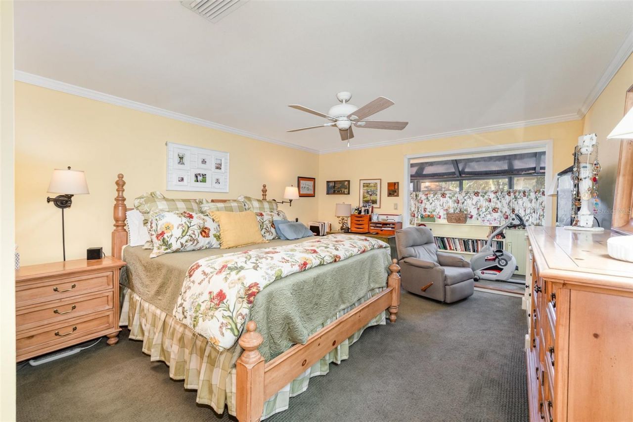 702 Clusterwood Drive, Yalaha, FL 34797 Photo