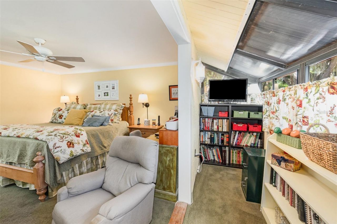 702 Clusterwood Drive, Yalaha, FL 34797 Photo