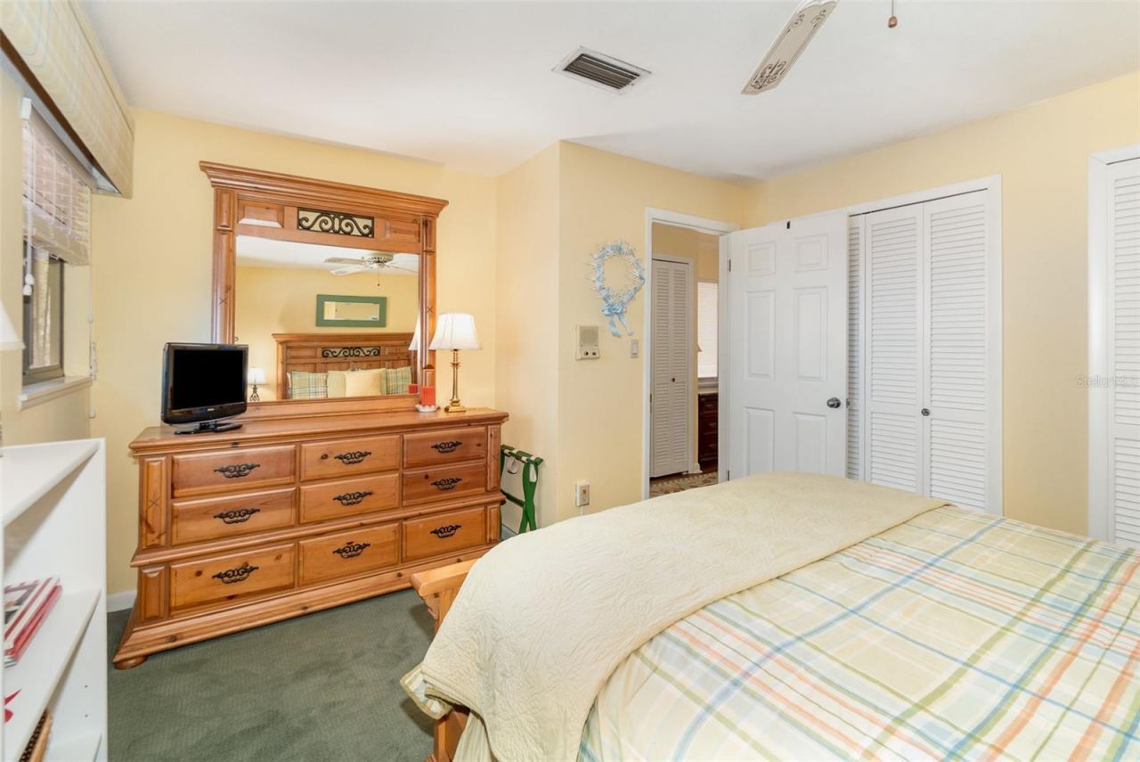 702 Clusterwood Drive, Yalaha, FL 34797 Photo