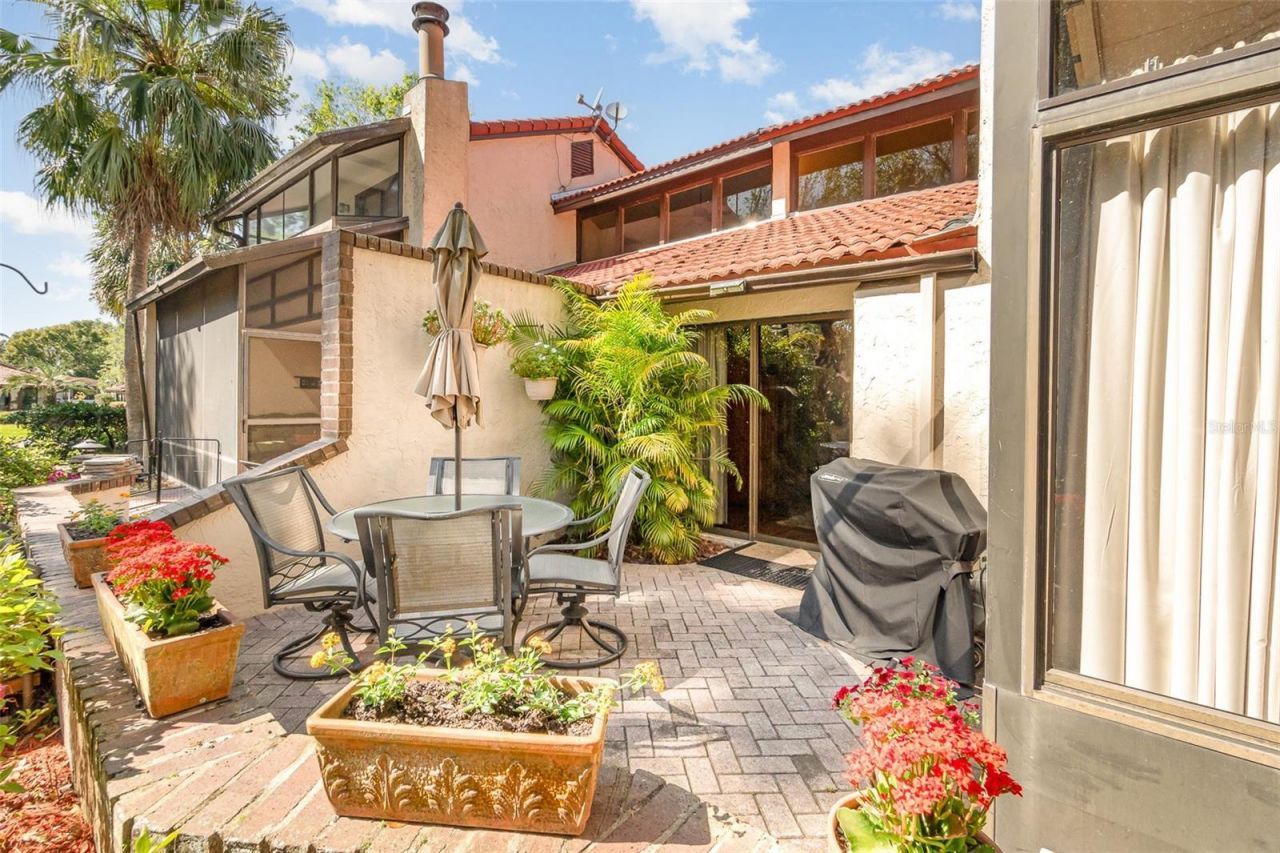 702 Clusterwood Drive, Yalaha, FL 34797 Photo