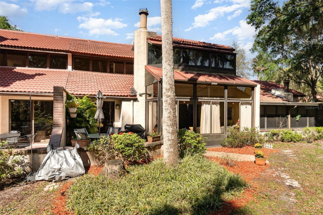 702 Clusterwood Drive, Yalaha, FL 34797 Photo