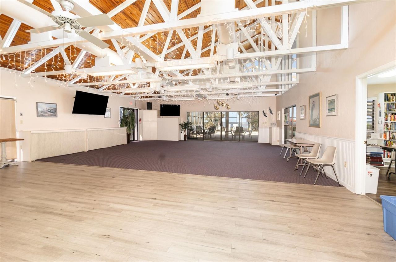 702 Clusterwood Drive, Yalaha, FL 34797 Photo