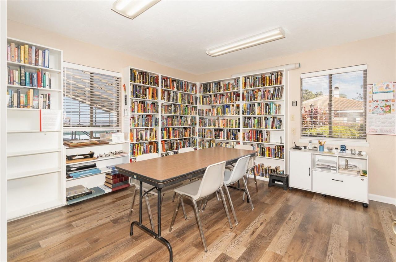 702 Clusterwood Drive, Yalaha, FL 34797 Photo