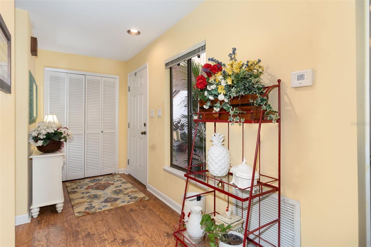 702 Clusterwood Drive, Yalaha, FL 34797 Photo