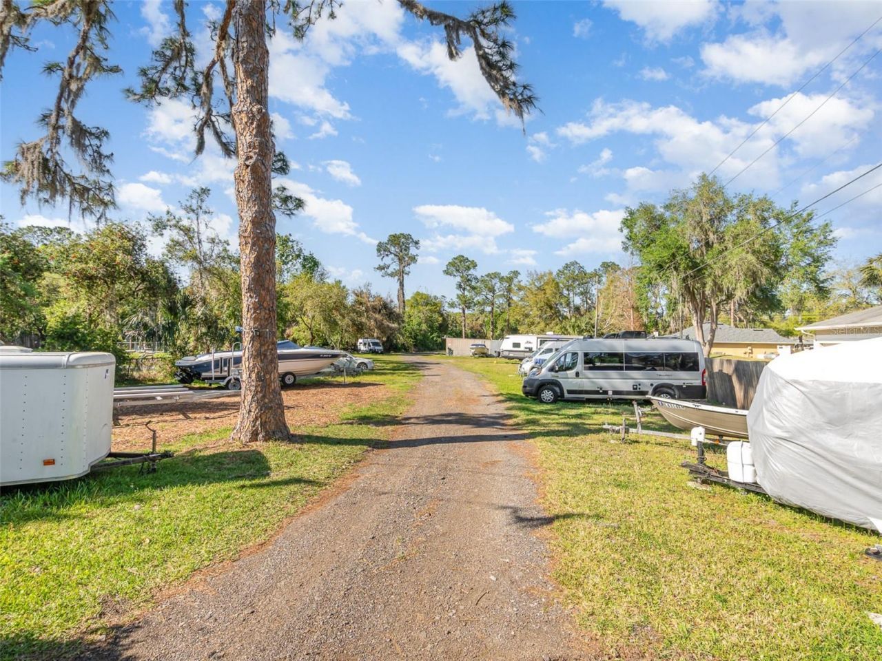 702 Clusterwood Drive, Yalaha, FL 34797 Photo