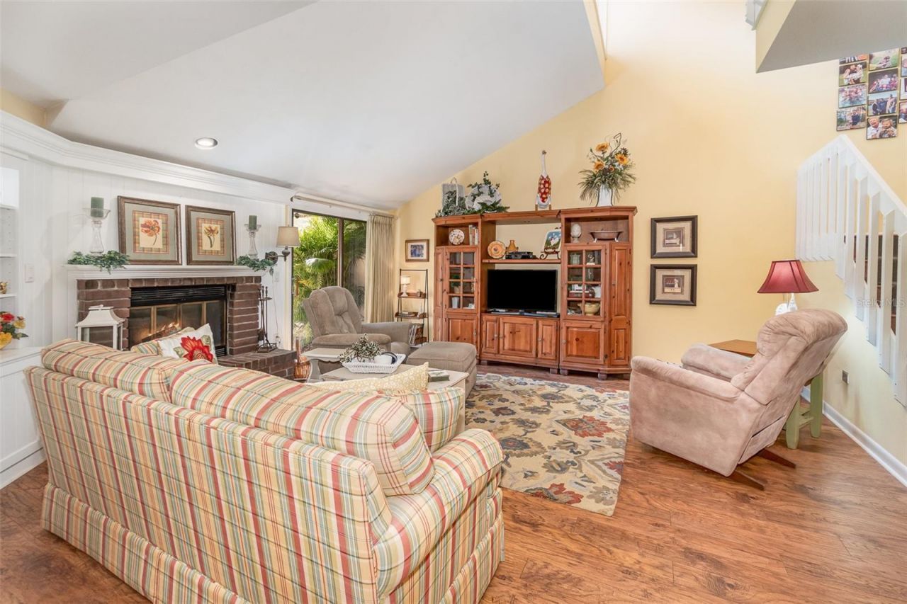 702 Clusterwood Drive, Yalaha, FL 34797 Photo