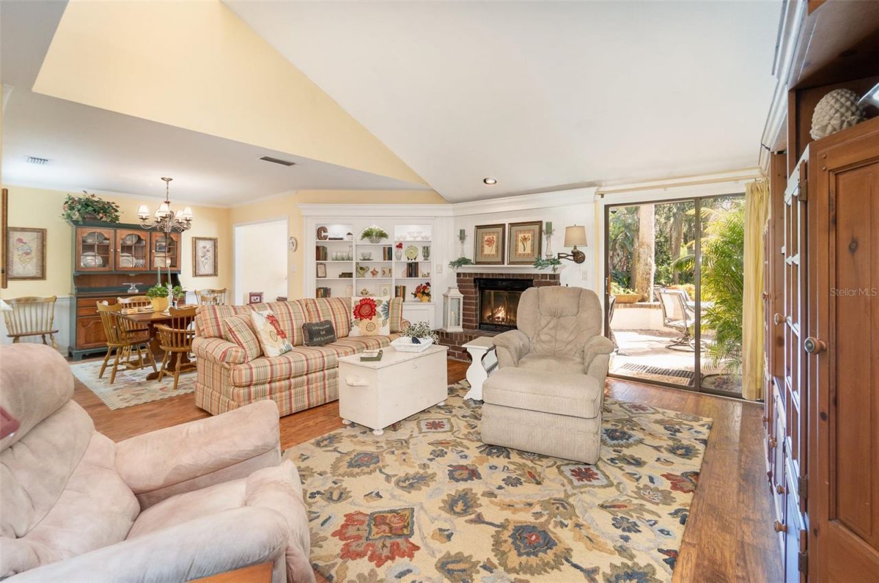 702 Clusterwood Drive, Yalaha, FL 34797 Photo