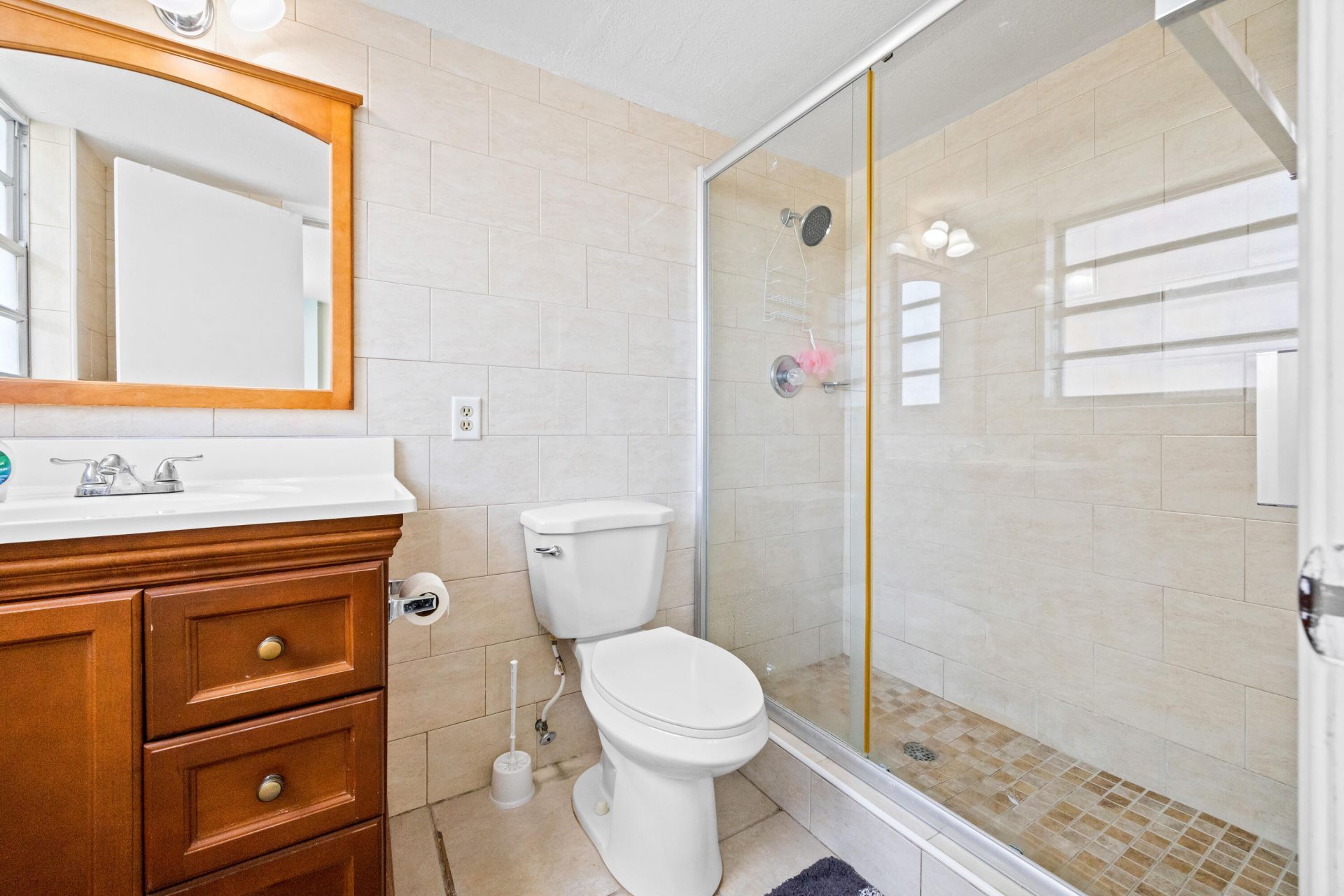 137 Golden Isles Drive, Unit 501, Hallandale Beach, FL 33009 Photo