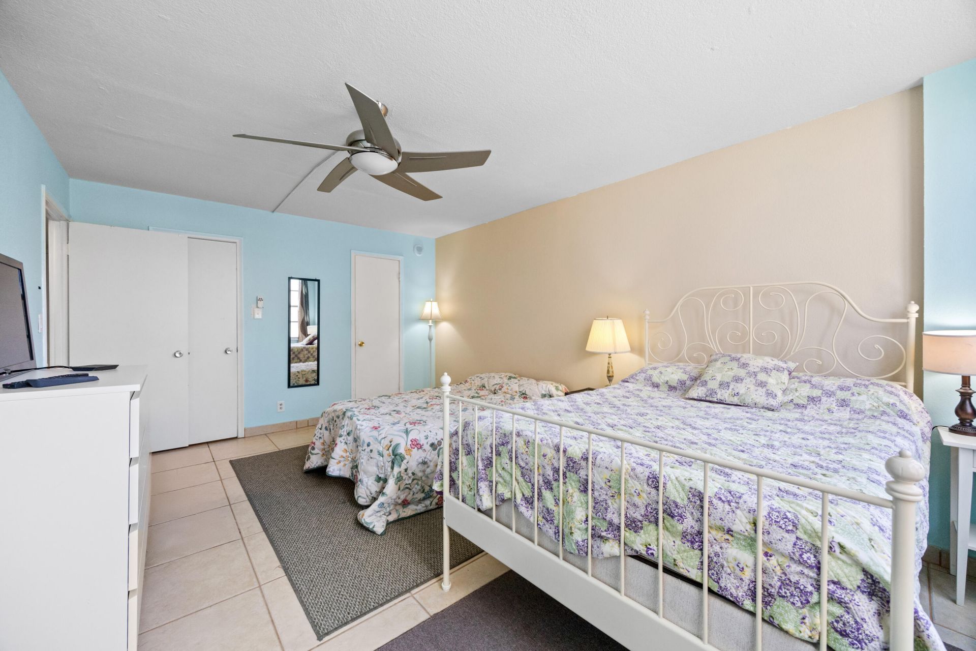 137 Golden Isles Drive, Unit 501, Hallandale Beach, FL 33009 Photo