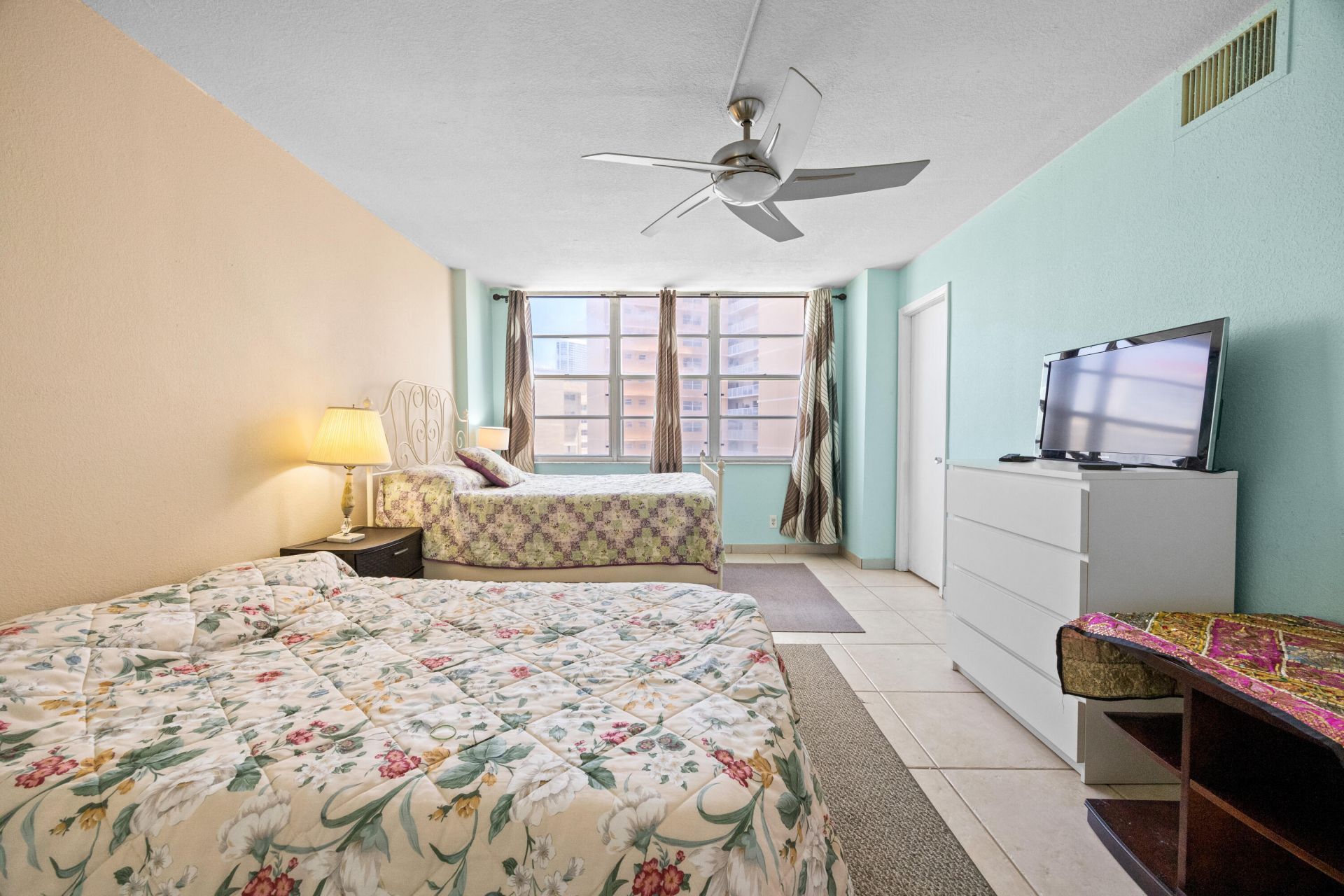 137 Golden Isles Drive, Unit 501, Hallandale Beach, FL 33009 Photo