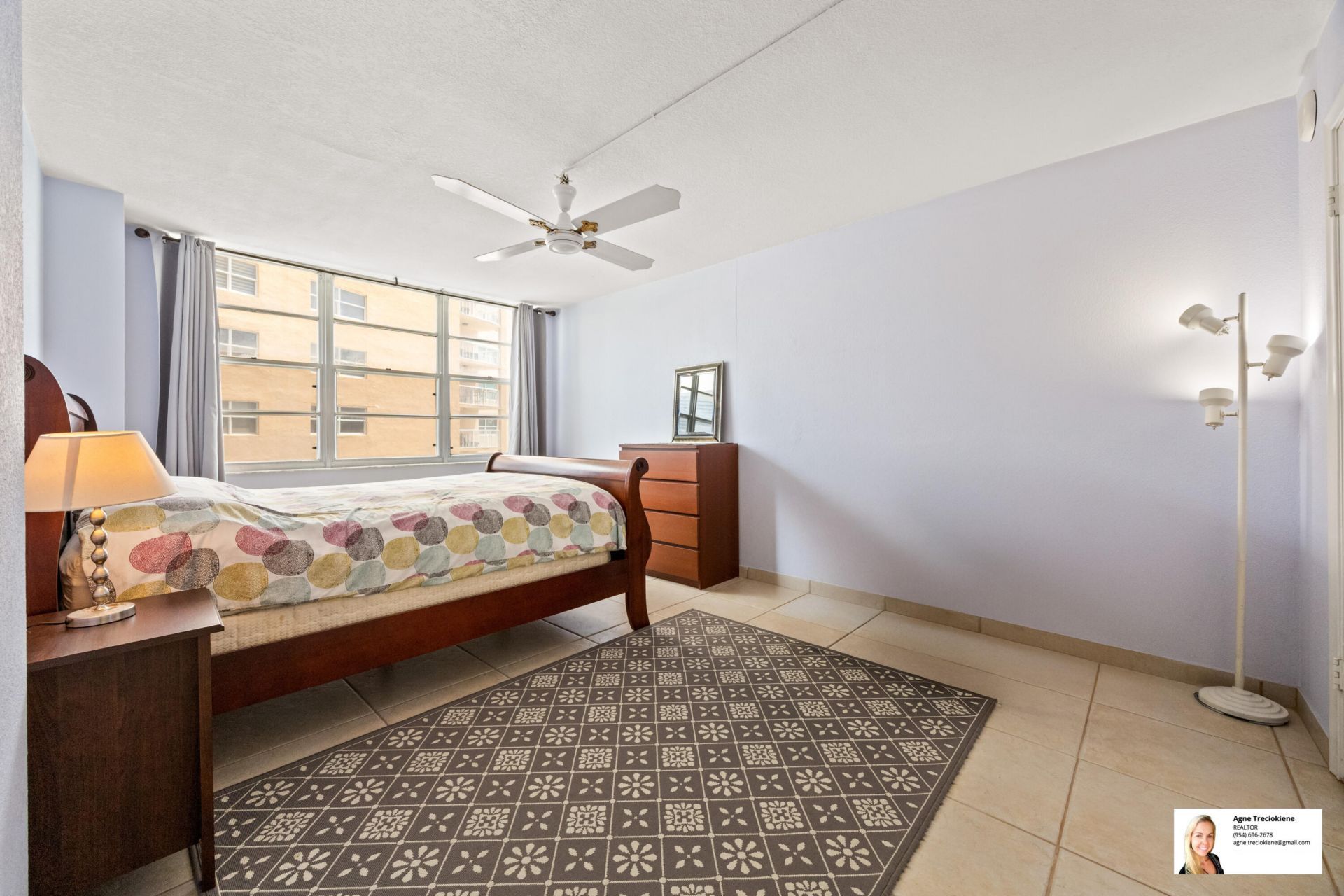 137 Golden Isles Drive, Unit 501, Hallandale Beach, FL 33009 Photo