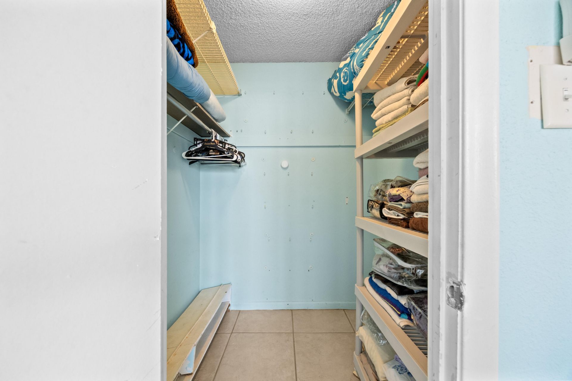137 Golden Isles Drive, Unit 501, Hallandale Beach, FL 33009 Photo
