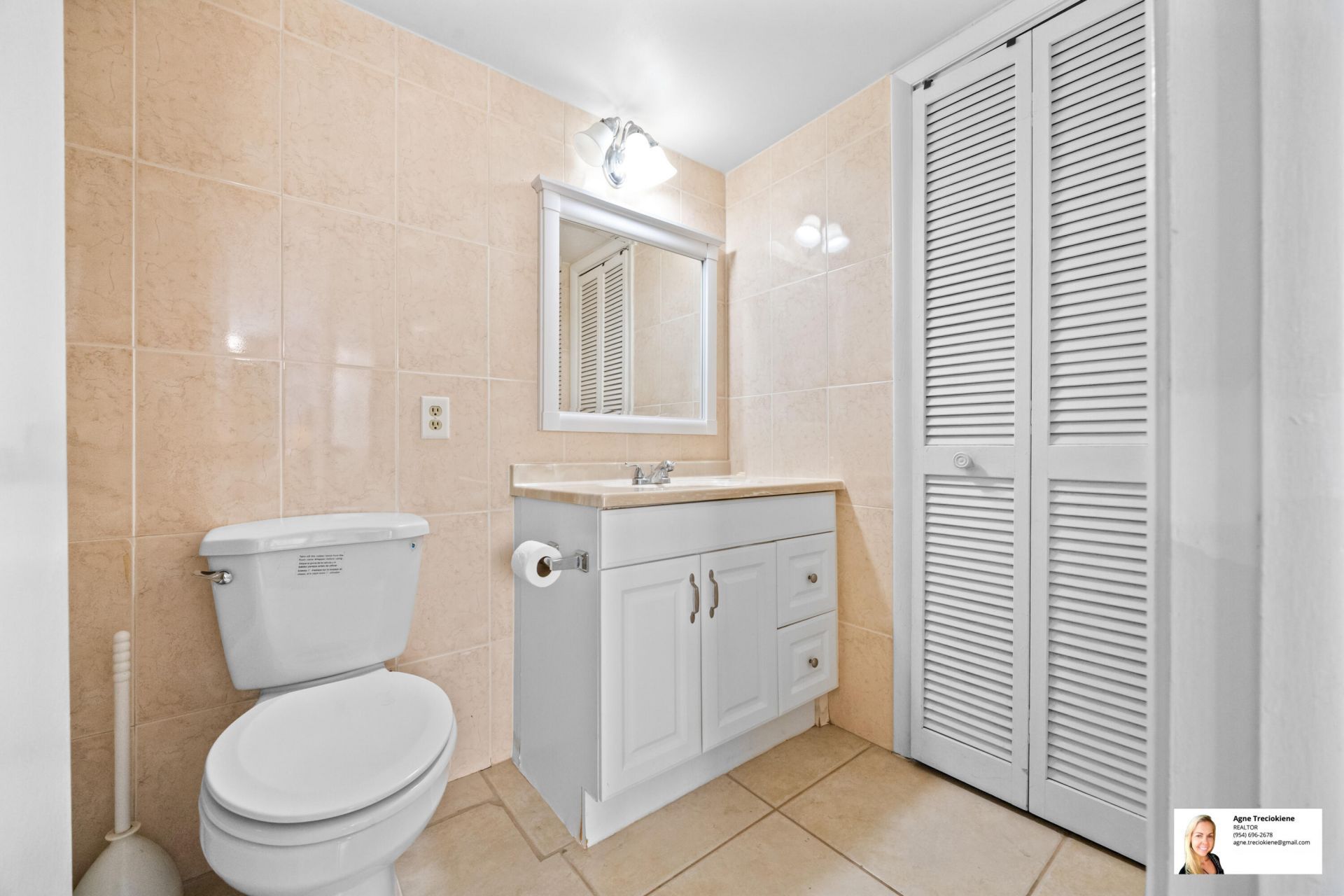 137 Golden Isles Drive, Unit 501, Hallandale Beach, FL 33009 Photo