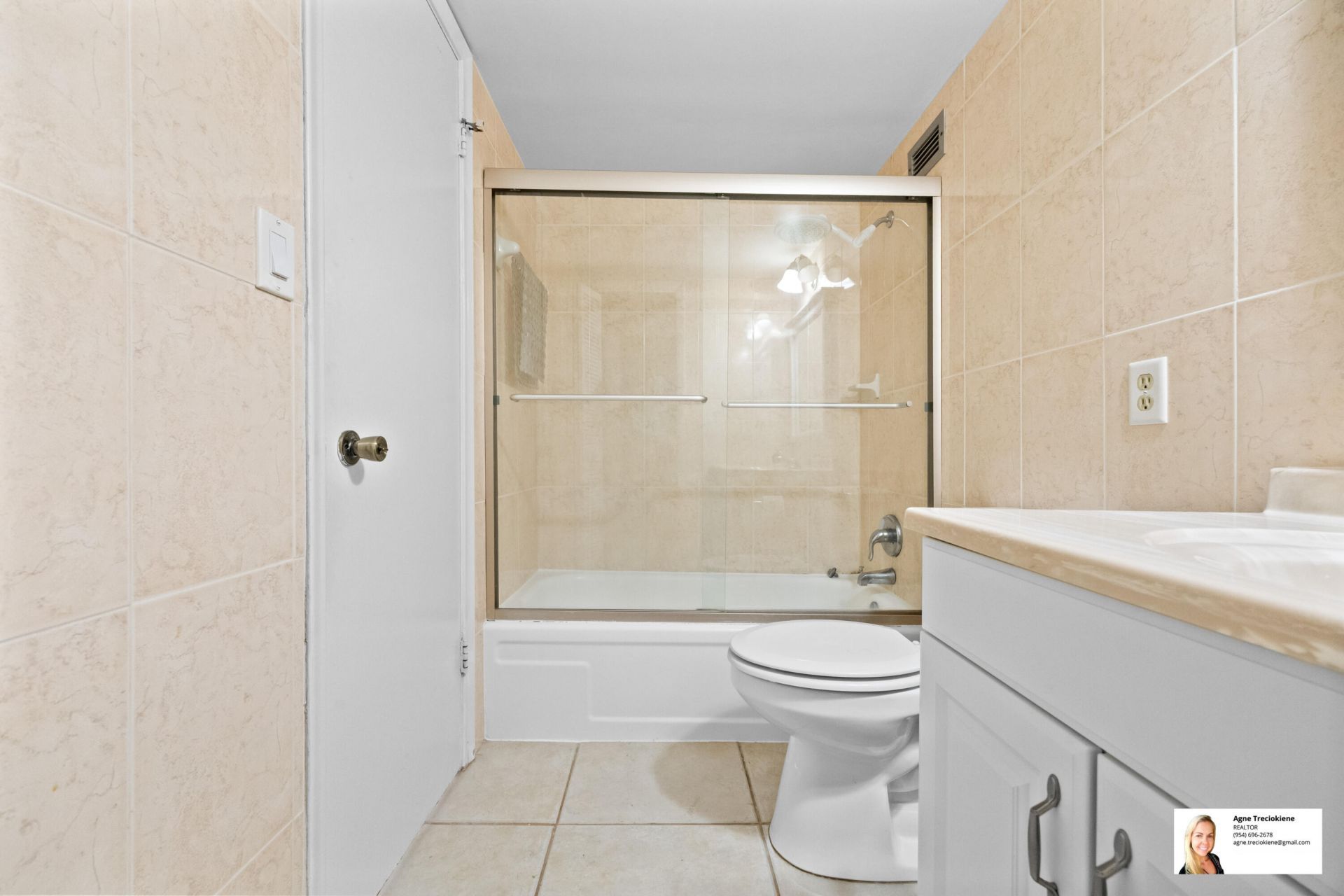 137 Golden Isles Drive, Unit 501, Hallandale Beach, FL 33009 Photo